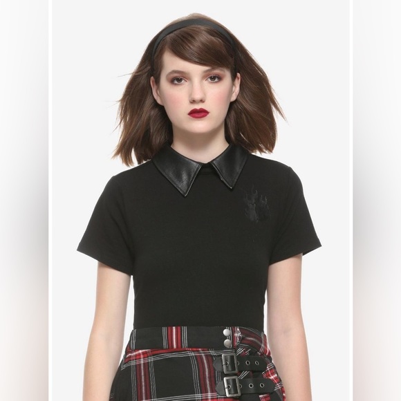 Hot Topic Tops - CHILLING ADVENTURES OF SABRINA Herald of Hell Pentagram Back Collared TOP!